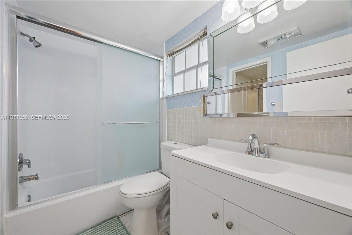 HILLCREST COUNTRY CLUB AP - Residential