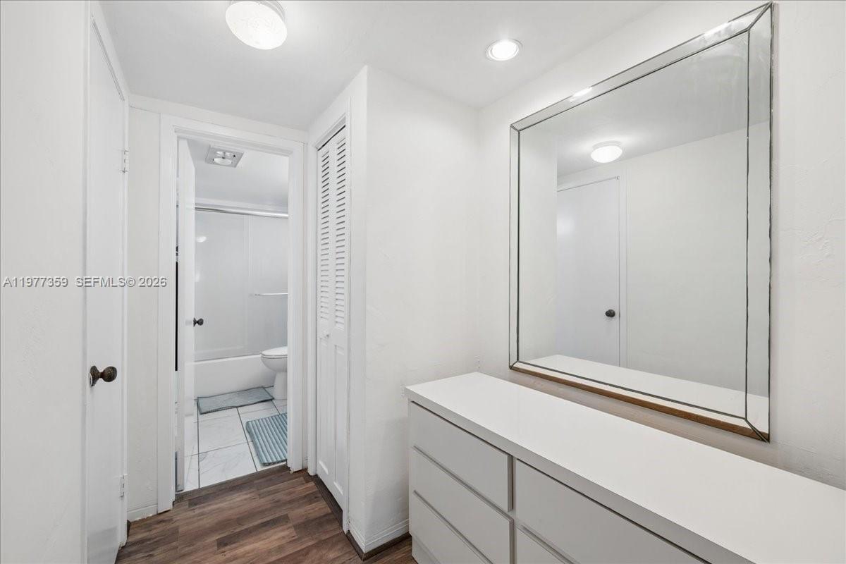 HILLCREST COUNTRY CLUB AP - Residential