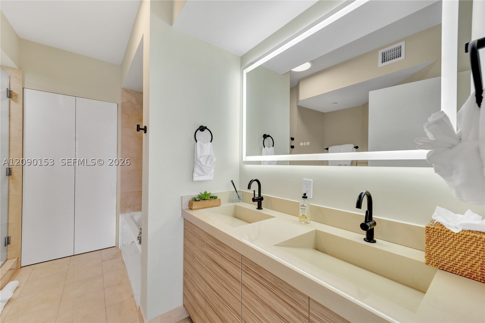 6365 Collins Ave 3906