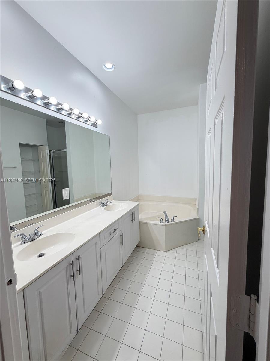 REGENCY HOMES AT SUNRISE - Residential