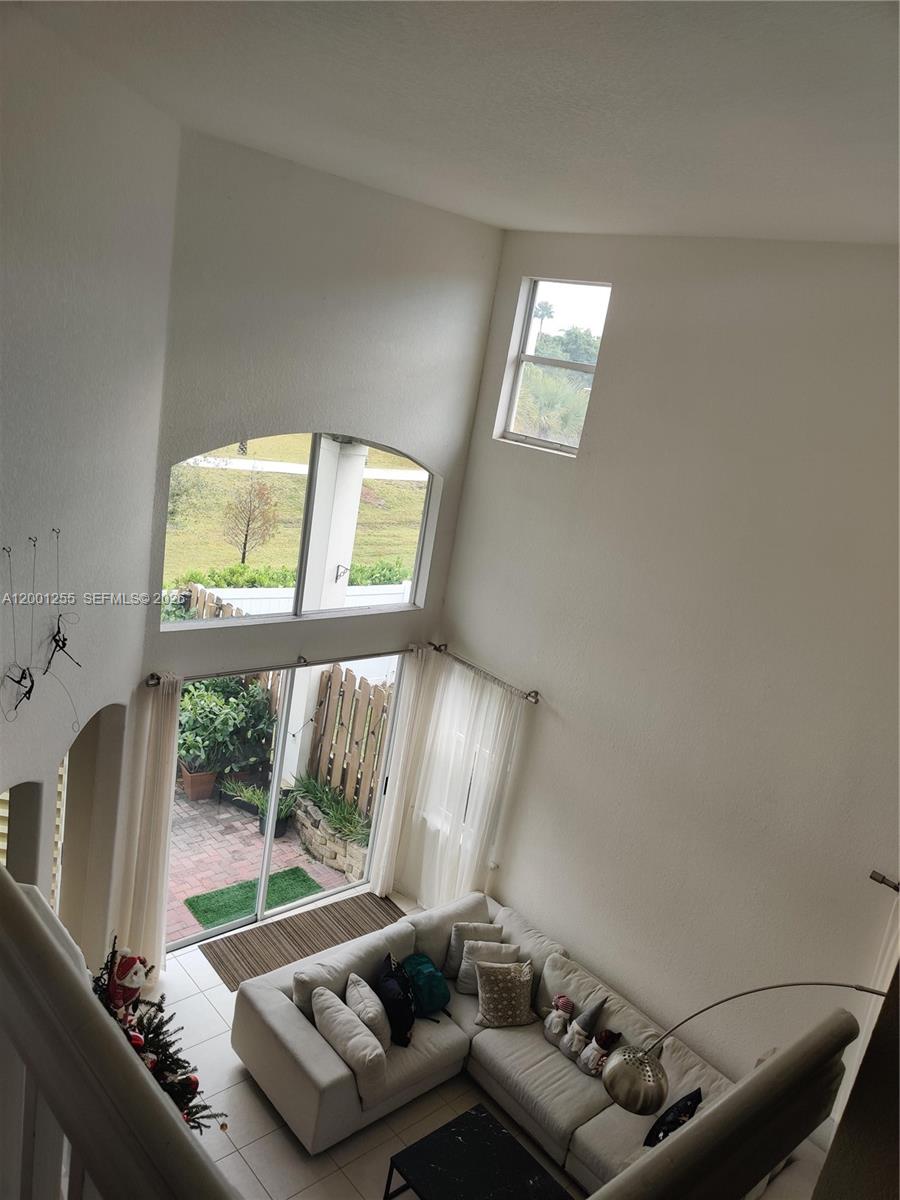 DORAL ISLES NORTH SEC TWO - Residential Lease