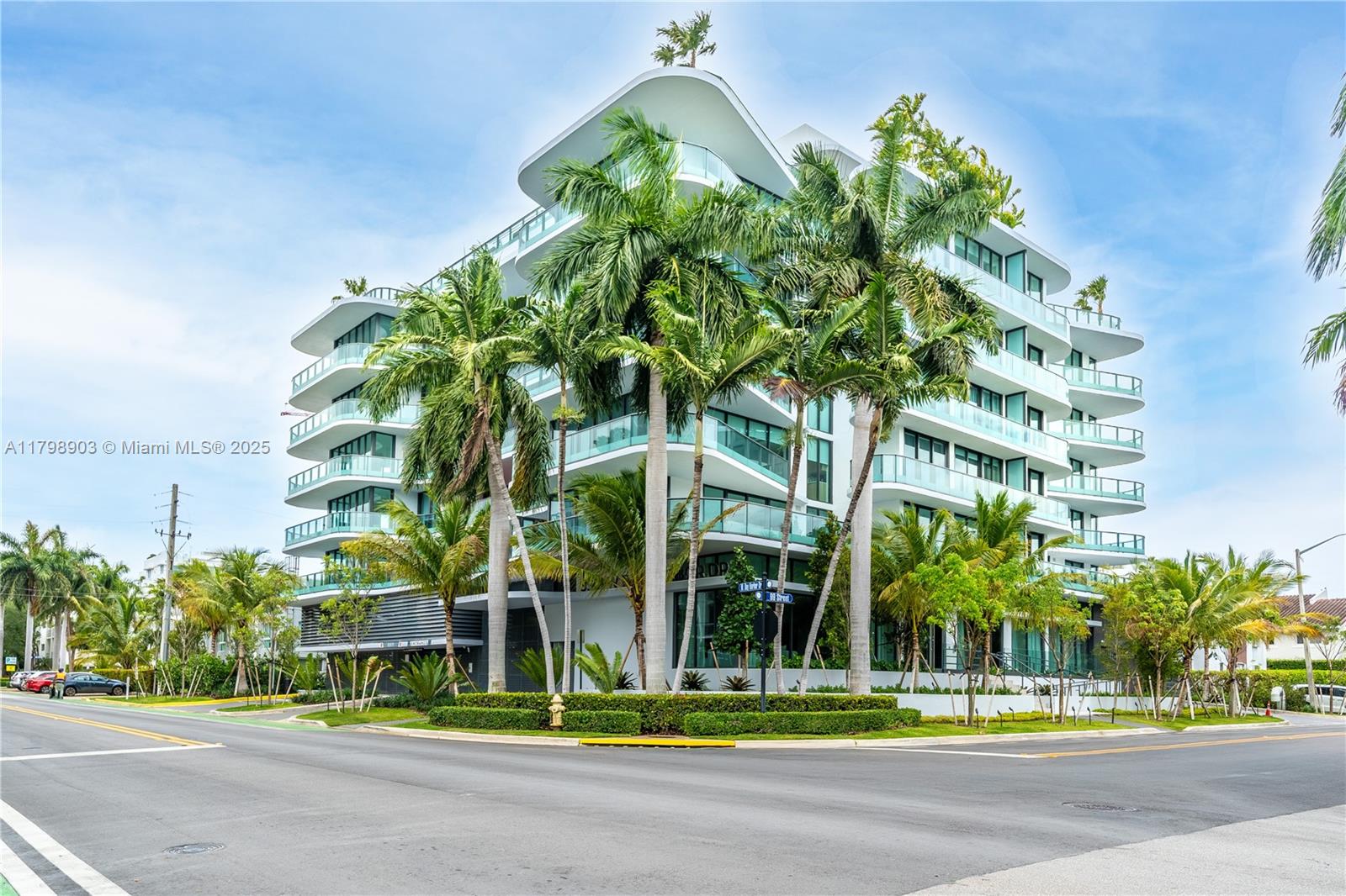 9901 W Bay Harbor Dr 602, Bay Harbor Islands, Miami-Dade County, Florida - 2 Bedrooms  
2 Bathrooms - 