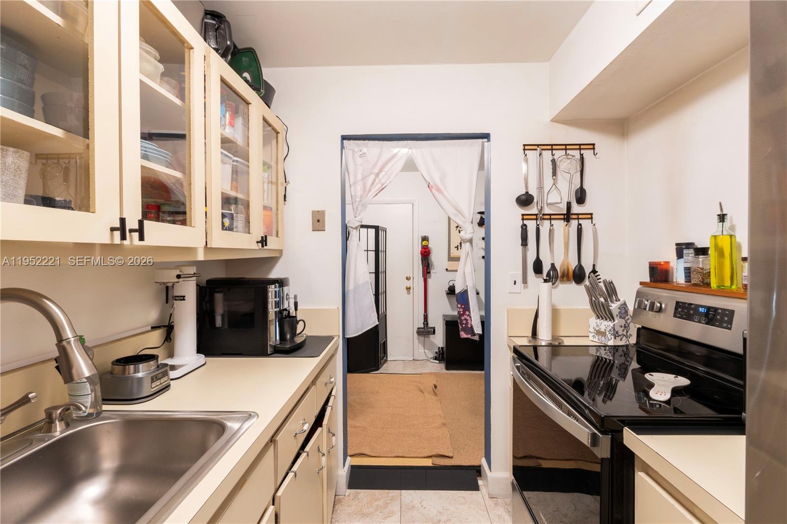 KINGSTON SQUARE CONDO - Residential