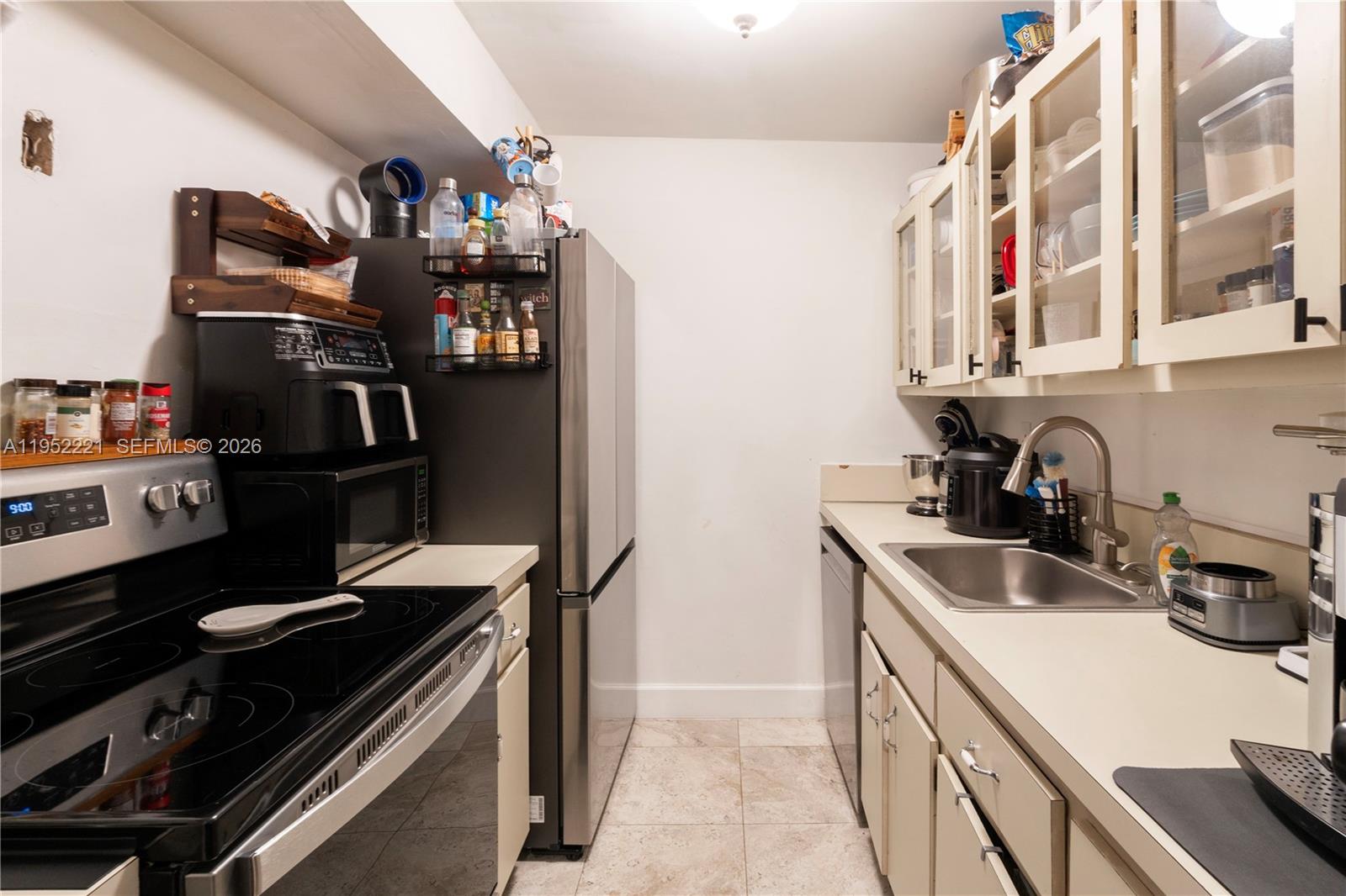 KINGSTON SQUARE CONDO - Residential