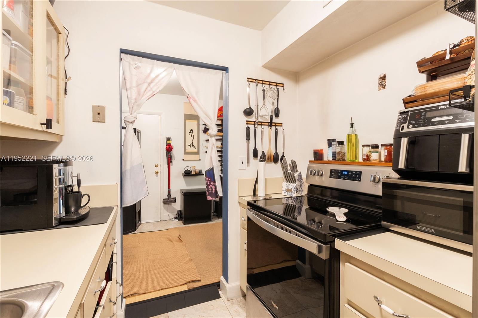 KINGSTON SQUARE CONDO - Residential