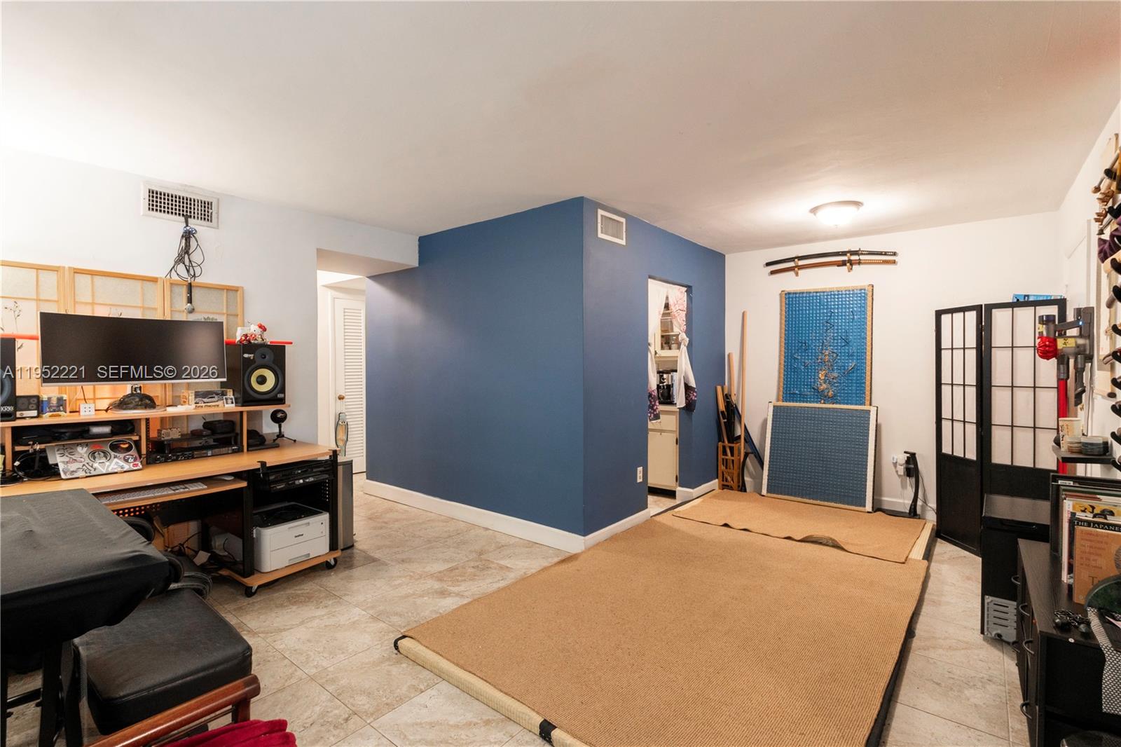 KINGSTON SQUARE CONDO - Residential