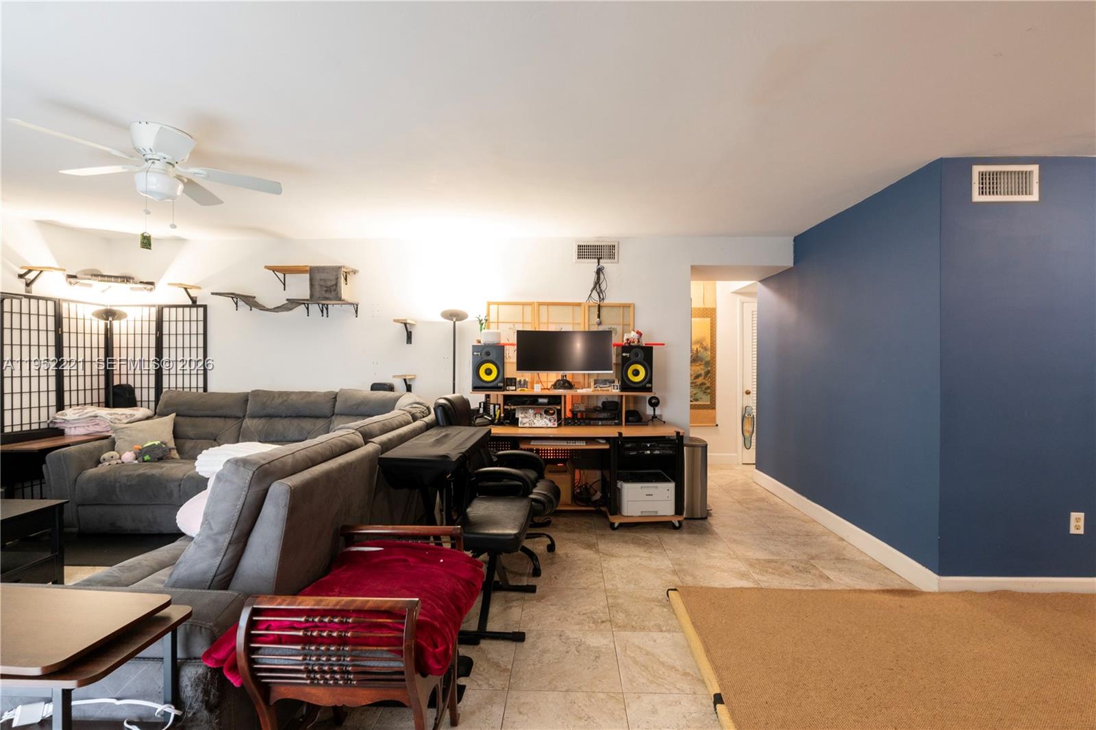 KINGSTON SQUARE CONDO - Residential