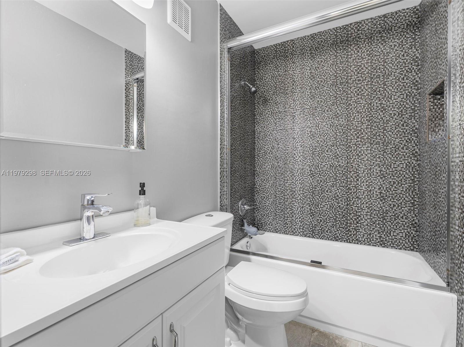 SABAL CHASE SEC 6 - Residential Lease