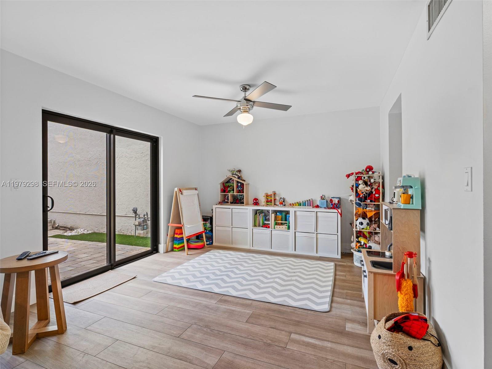 SABAL CHASE SEC 6 - Residential Lease