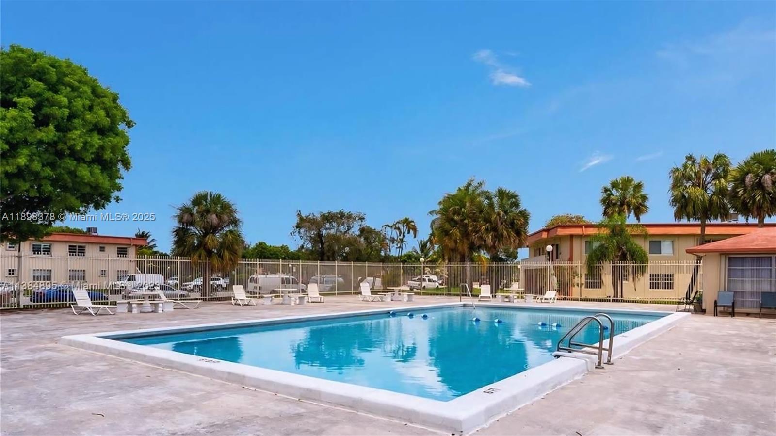 ROYALE GREEN CONDO 6 - Residential