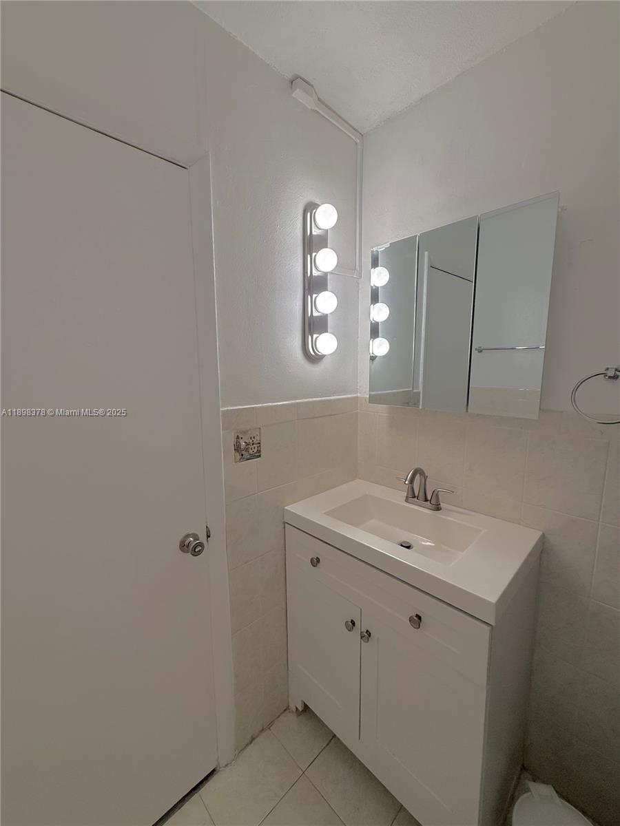 ROYALE GREEN CONDO 6 - Residential