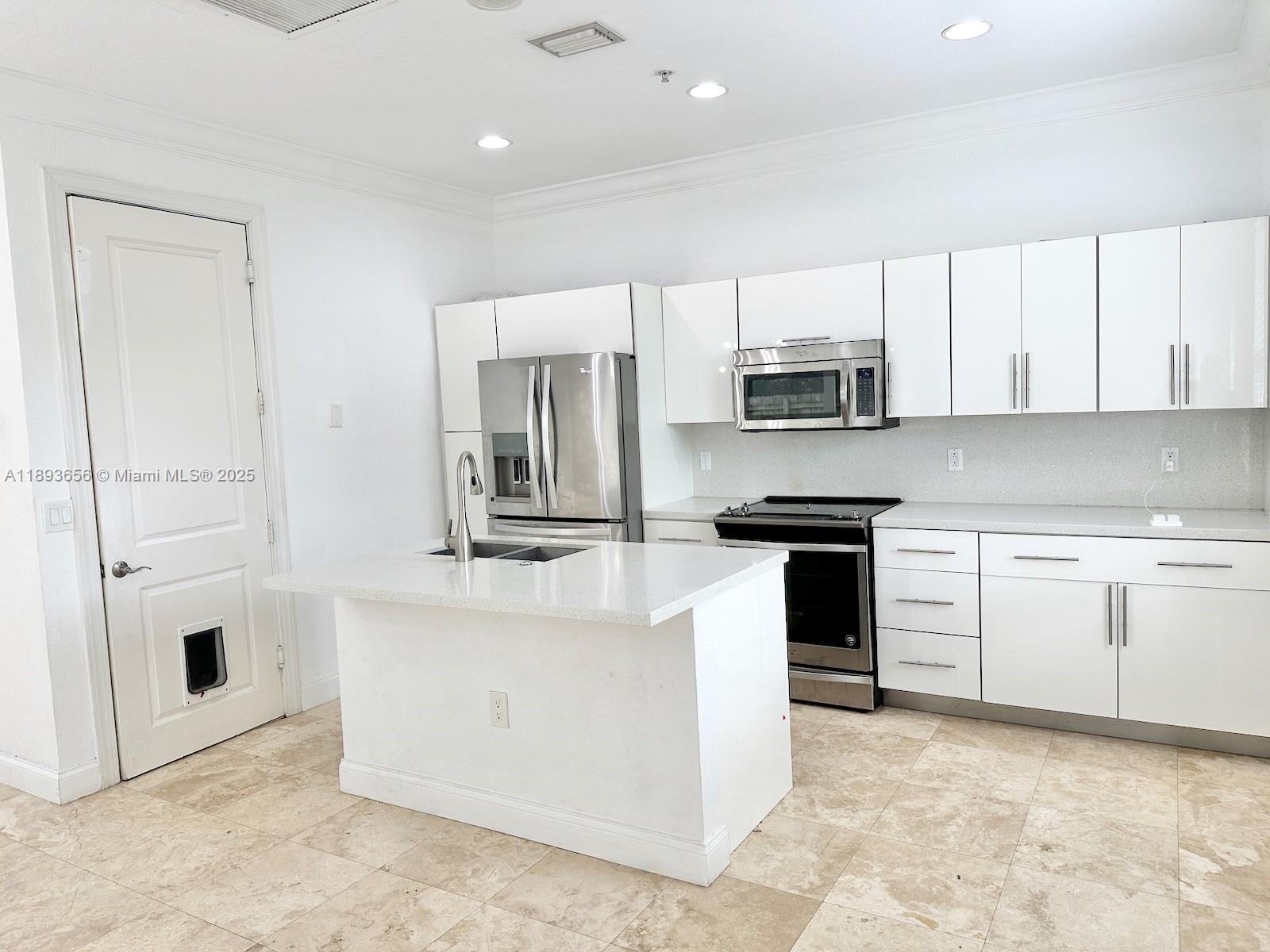 EVERGLADE LAND SALES CO - Residential Lease