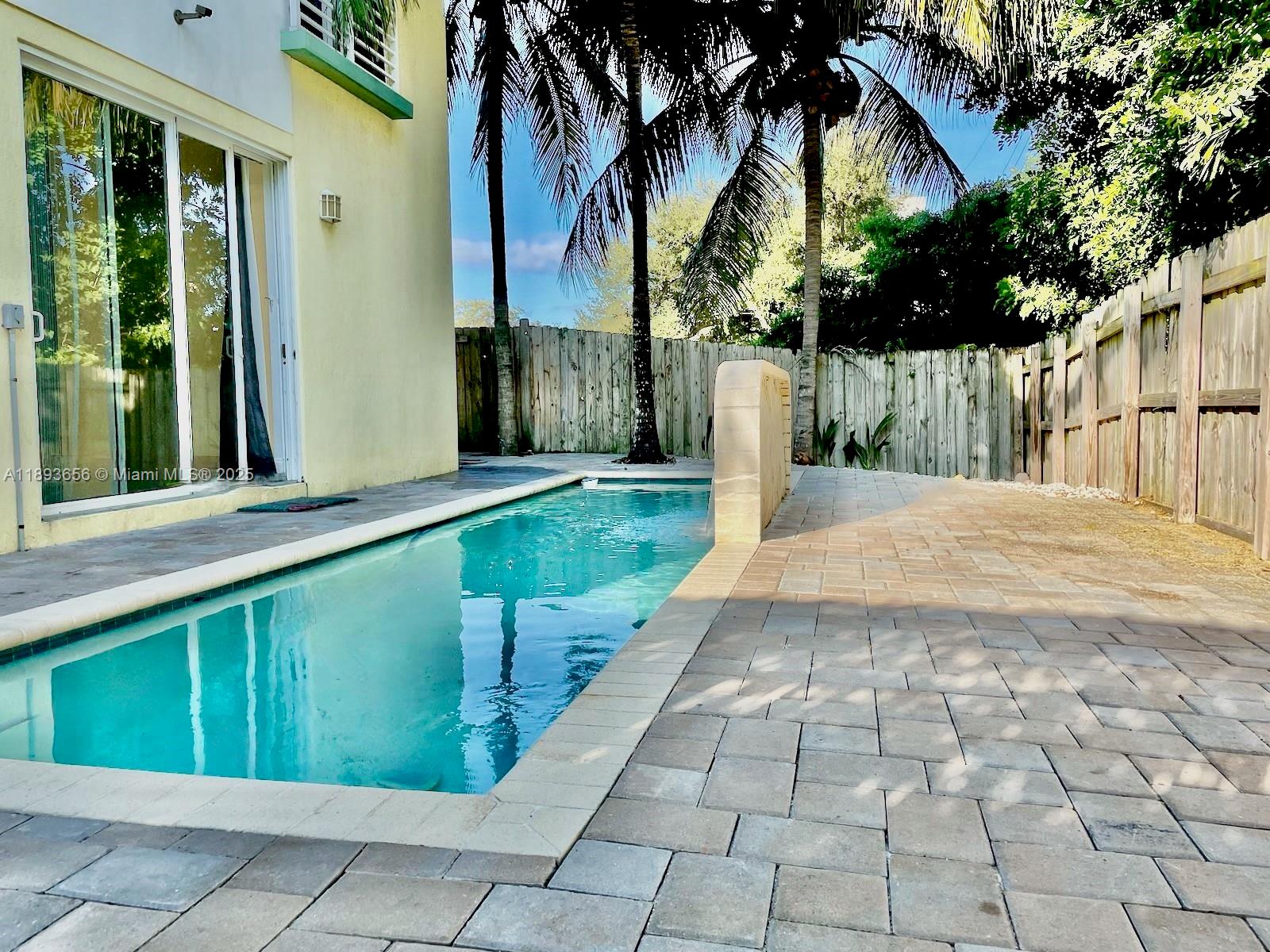 EVERGLADE LAND SALES CO - Residential Lease