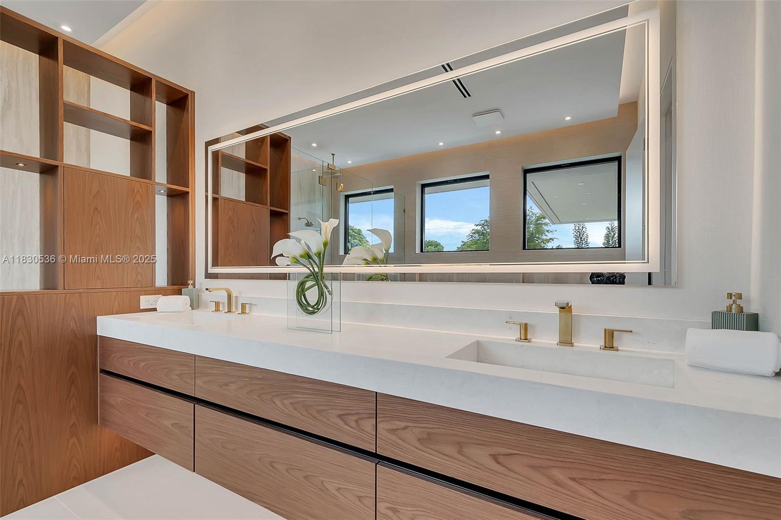 SUNILAND MANOR - Residential