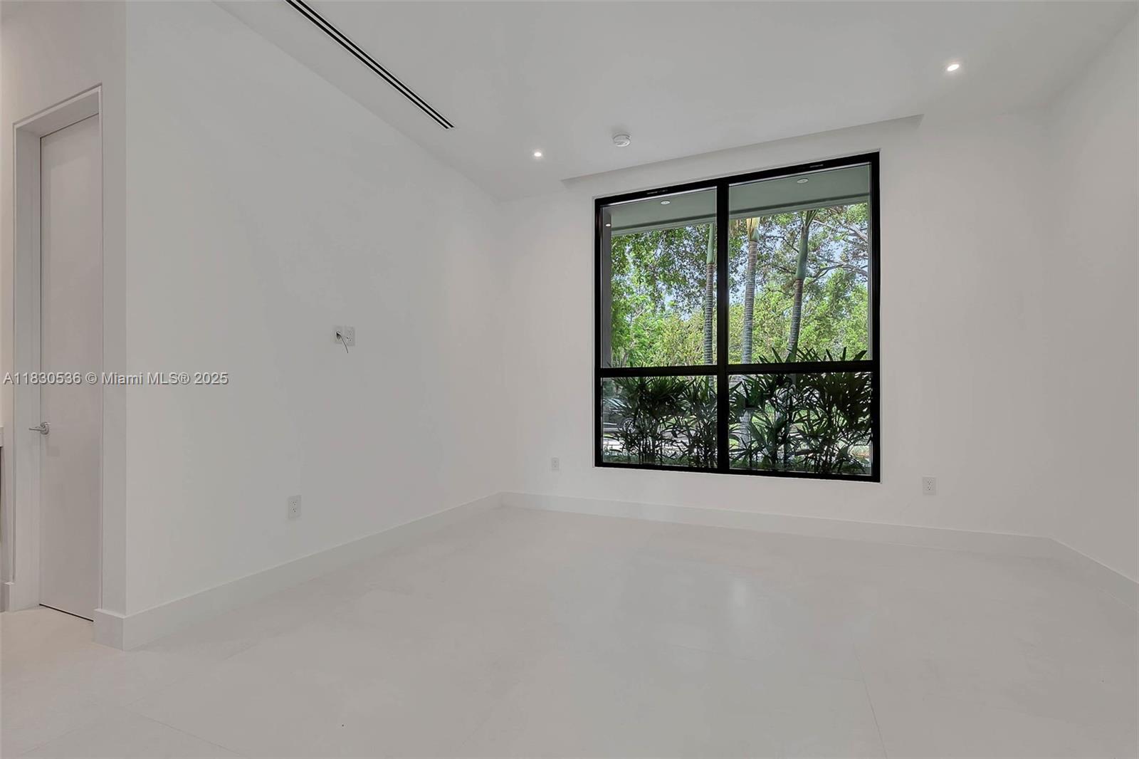 SUNILAND MANOR - Residential