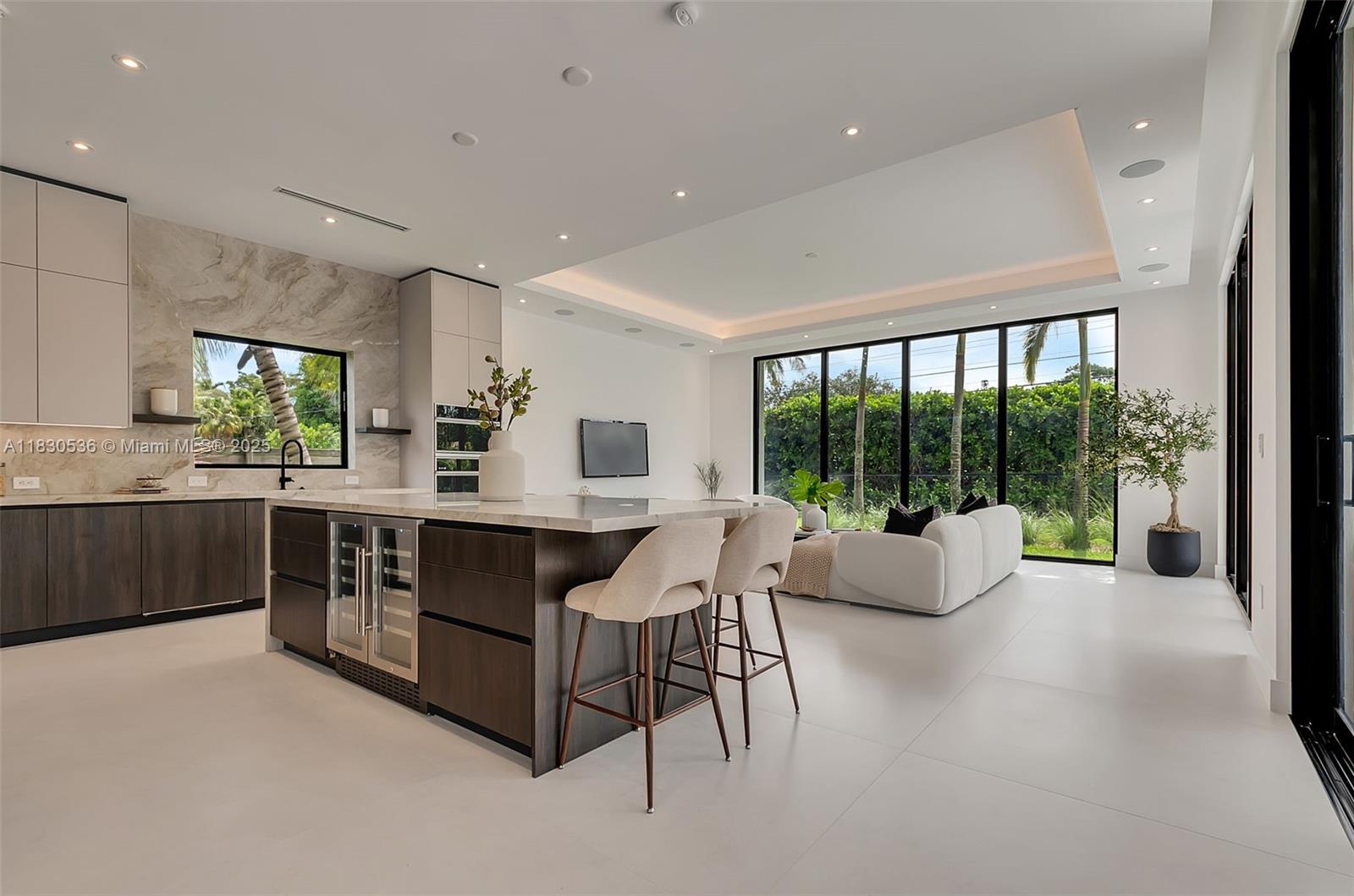 SUNILAND MANOR - Residential