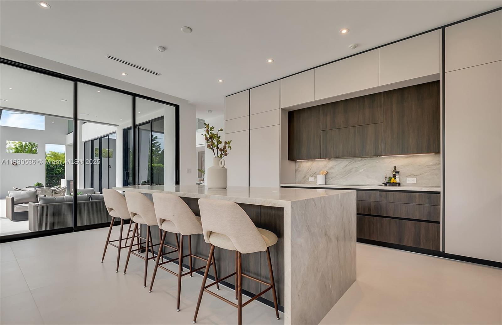 SUNILAND MANOR - Residential