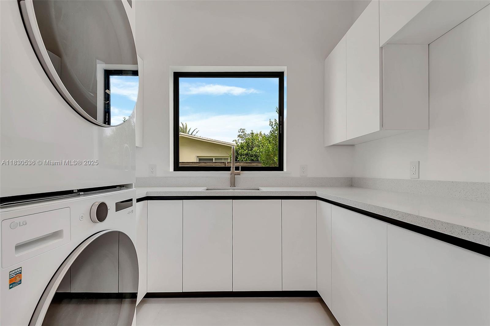 SUNILAND MANOR - Residential