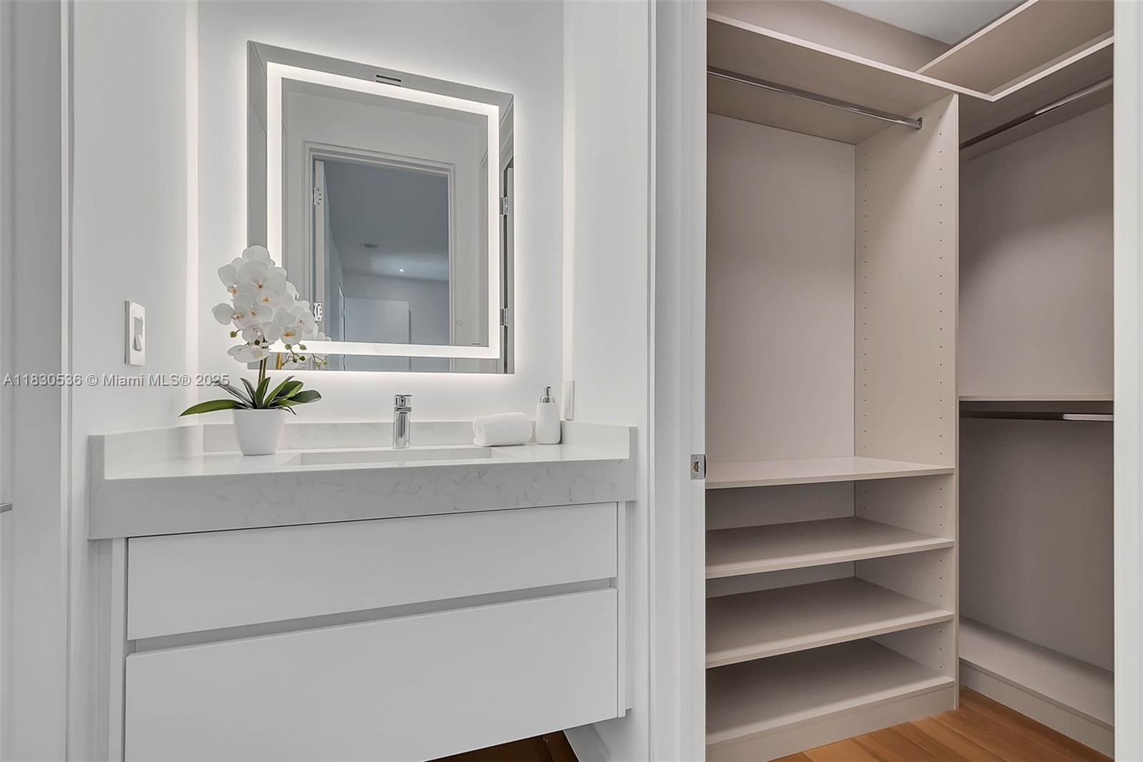 SUNILAND MANOR - Residential