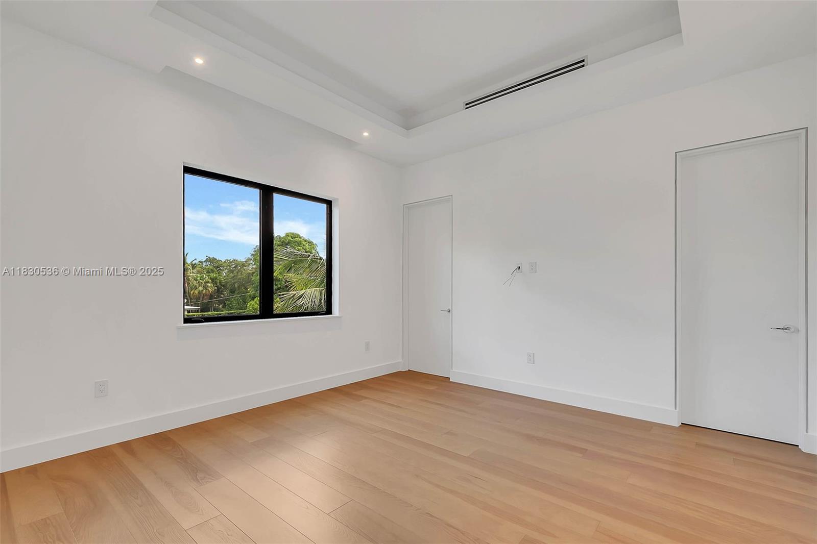 SUNILAND MANOR - Residential