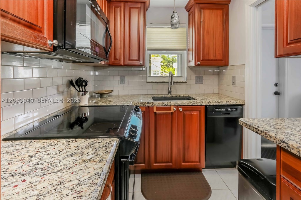 Photo of 1550 N 12th Ct #1A, Hollywood, FL 33019 (MLS # A12099040)
