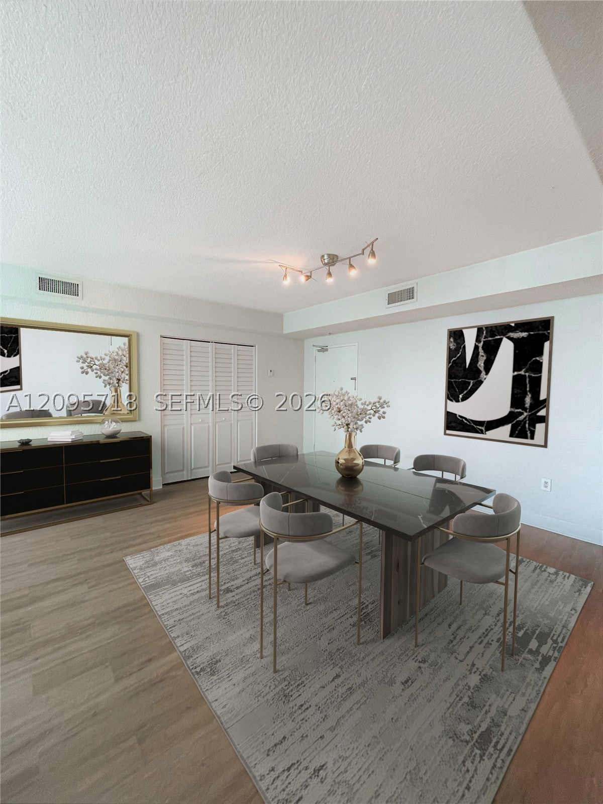 7501 E Treasure Dr 3P