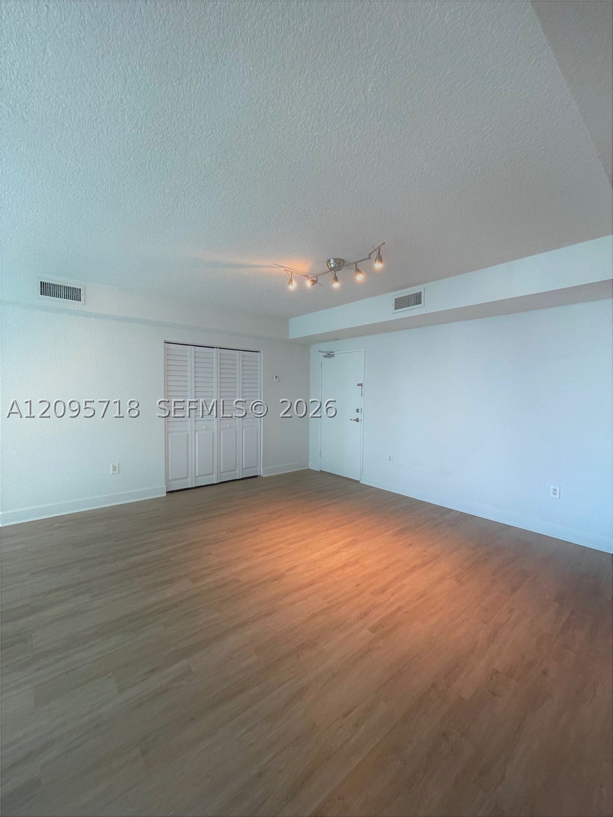 7501 E Treasure Dr 3P