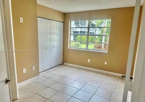 Condominium in Homestead FL 2529 20th Pl Pl 26.jpg