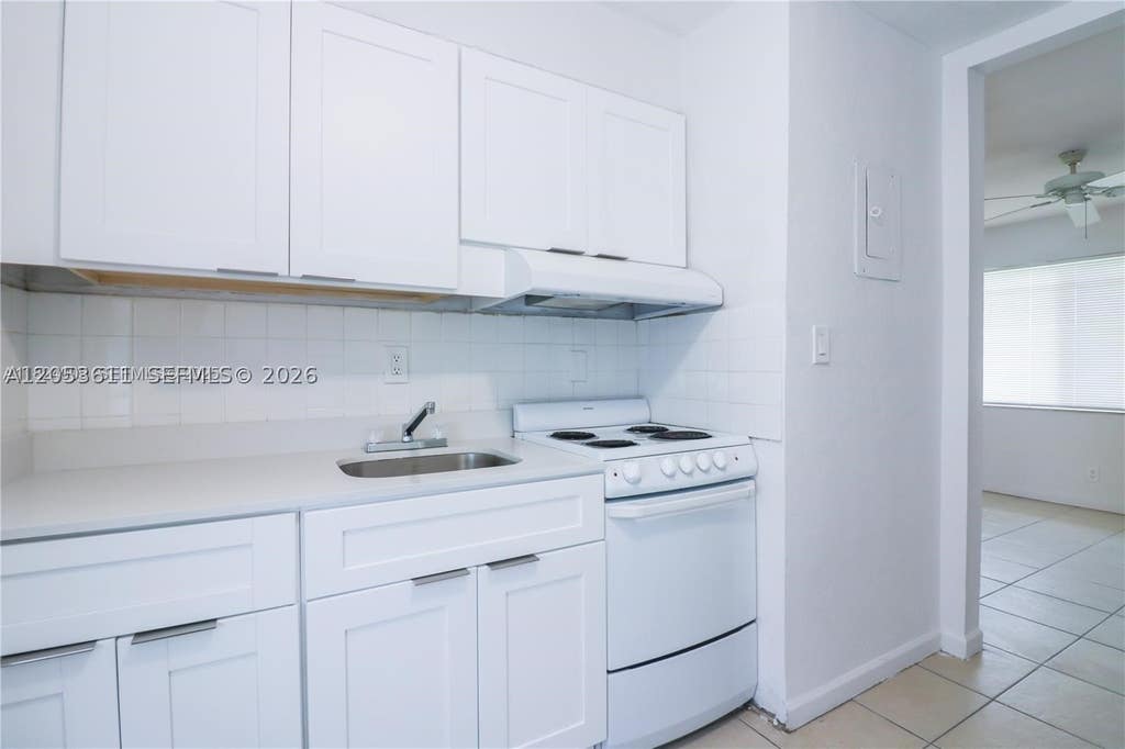 Photo of 716 NE 8th St #4, Hallandale Beach, FL 33009 (MLS # A12053611)