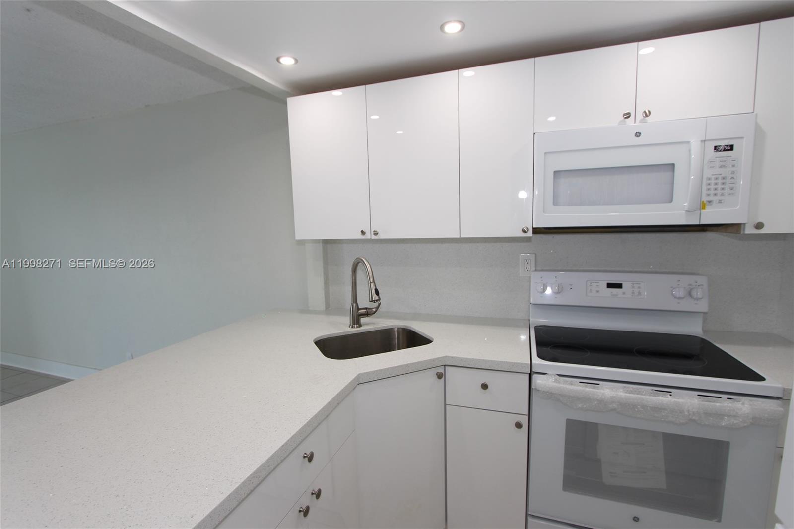 YOLANDA VILLAS CONDO - Residential Lease