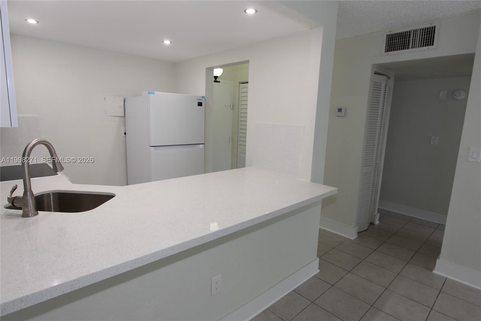 YOLANDA VILLAS CONDO - Residential Lease