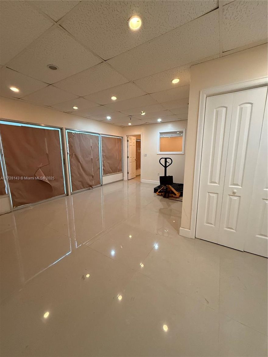 Prime Commercial Opportunity! Don't miss this unbeatable location at the Miami Merchandise Mart inside the DoubleTree Hotel. This second-floor unit features crystal glass, porcelain tile, paint, and excellent lighting. Perfect for wholesale, office, or retail use, offering great visibility and accessibility, with foot traffic expected to increase significantly due to the upcoming opening of a nearby business/clinic that will attract more visitors. Strategically located across from Miami International Airport, with easy access to 826 and 836 expressways, making it an ideal spot to grow your business!