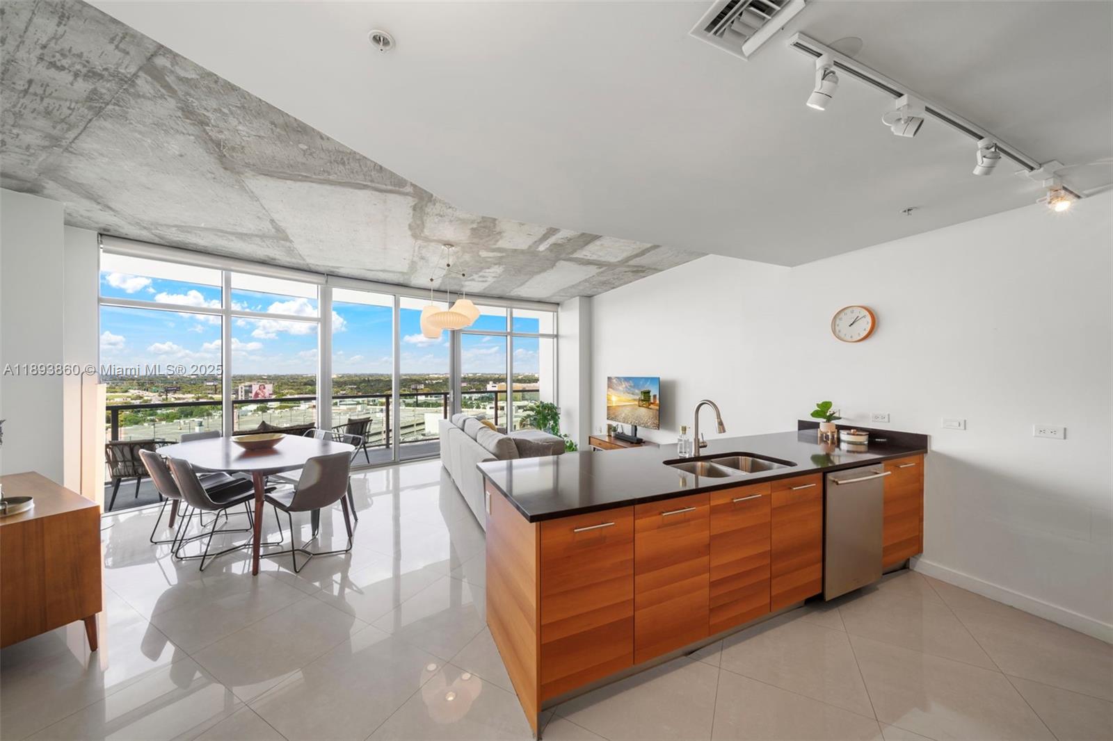 3301 NE 1st Ave H1207