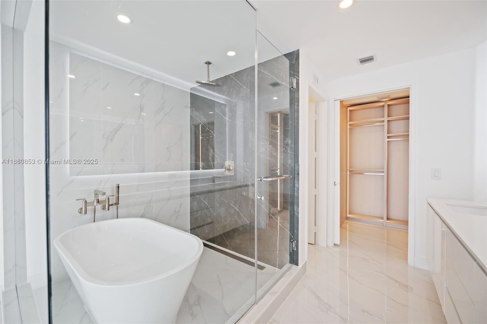 ARIA RESERVE - Residential Lease