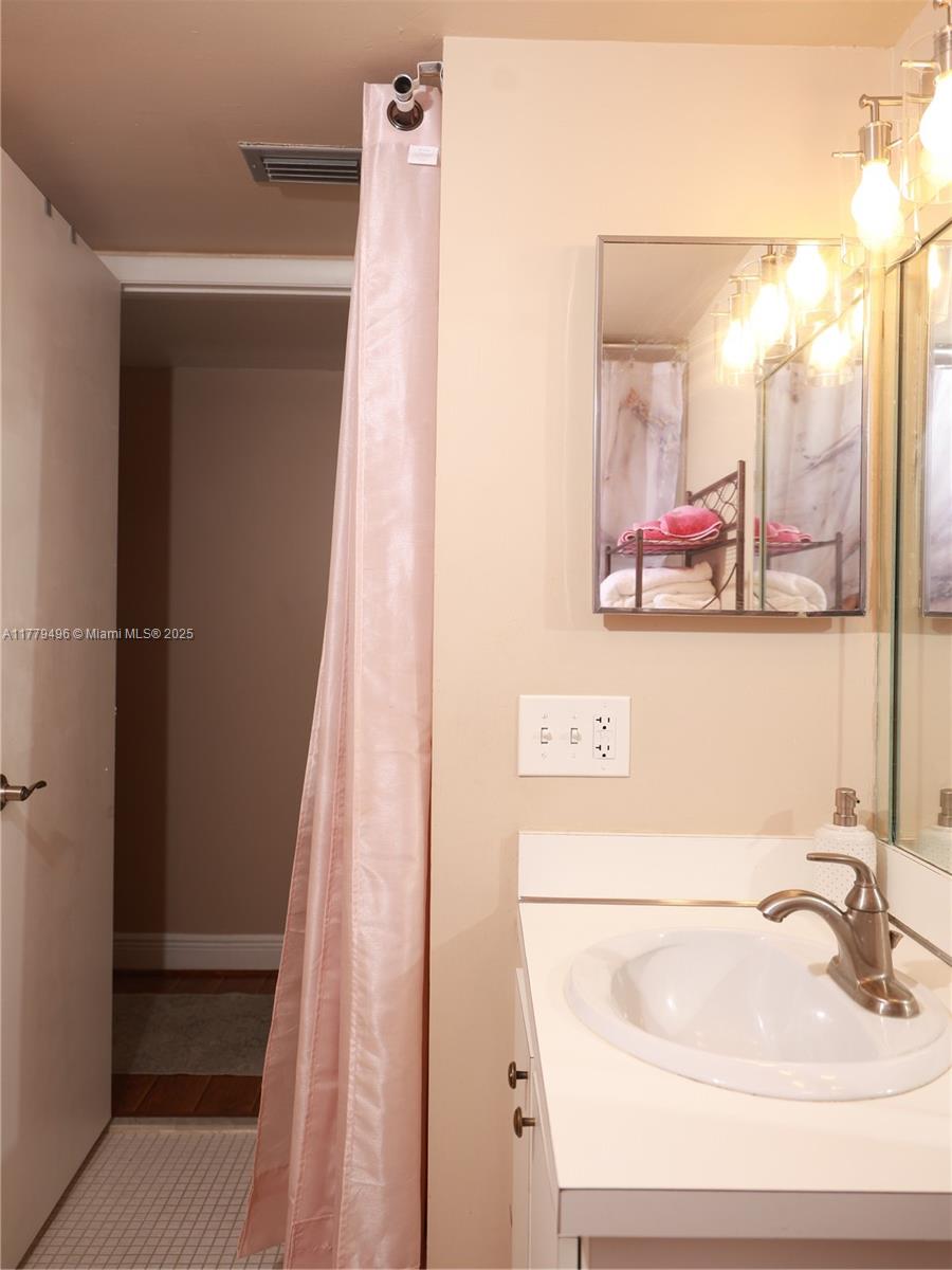 INVERWOOD CONDO - Residential