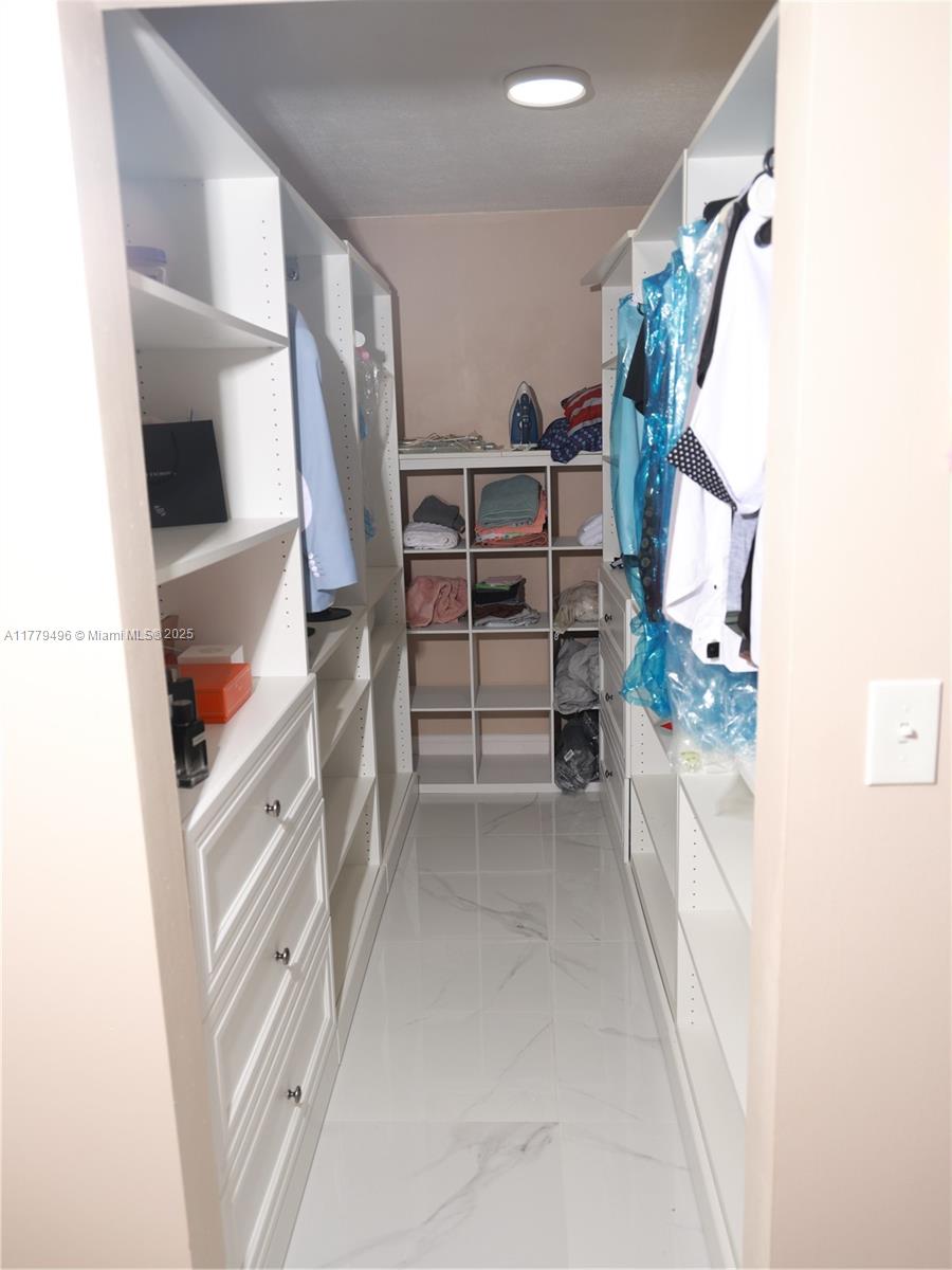 INVERWOOD CONDO - Residential