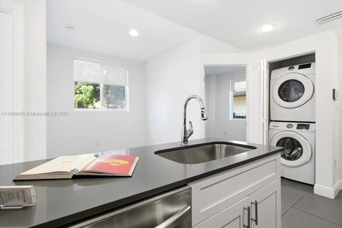541 NW 33rd St 2 Miami FL 33127