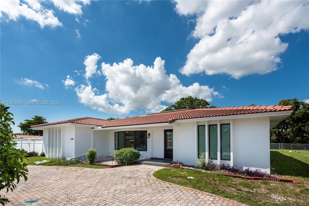 Photo of 4700 Mckinley St, Hollywood, FL 33021 (MLS # A11983681)