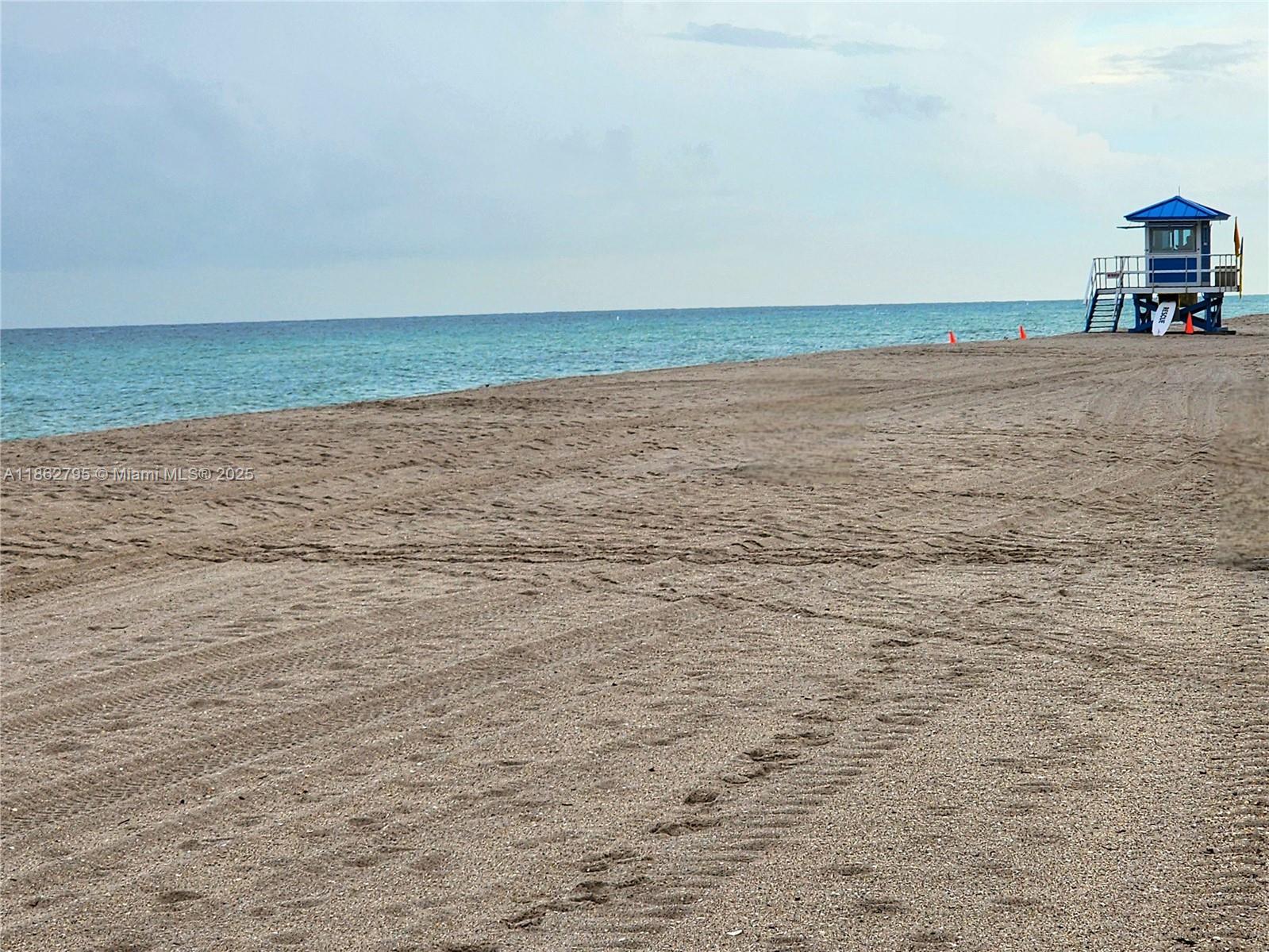 ALEXANDER TOWERS CONDO - Residential