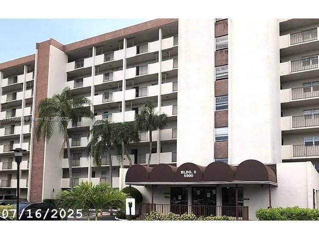 Welcome to this spacious corner unit, which offers 1,600 square feet of living space. This 3-bedroom, 2-bathroom unit is located in a 55+ community that is centrally situated near beaches, shopping, restaurants, and more! Please note that the building is currently undergoing extensive renovations, including a new roof, lobby, elevators, catwalks, concrete work, and fresh paint.