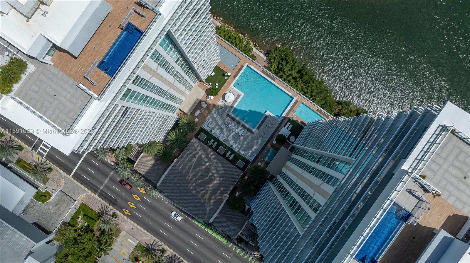 PARQUE TOWERS CONDO - Residential Lease