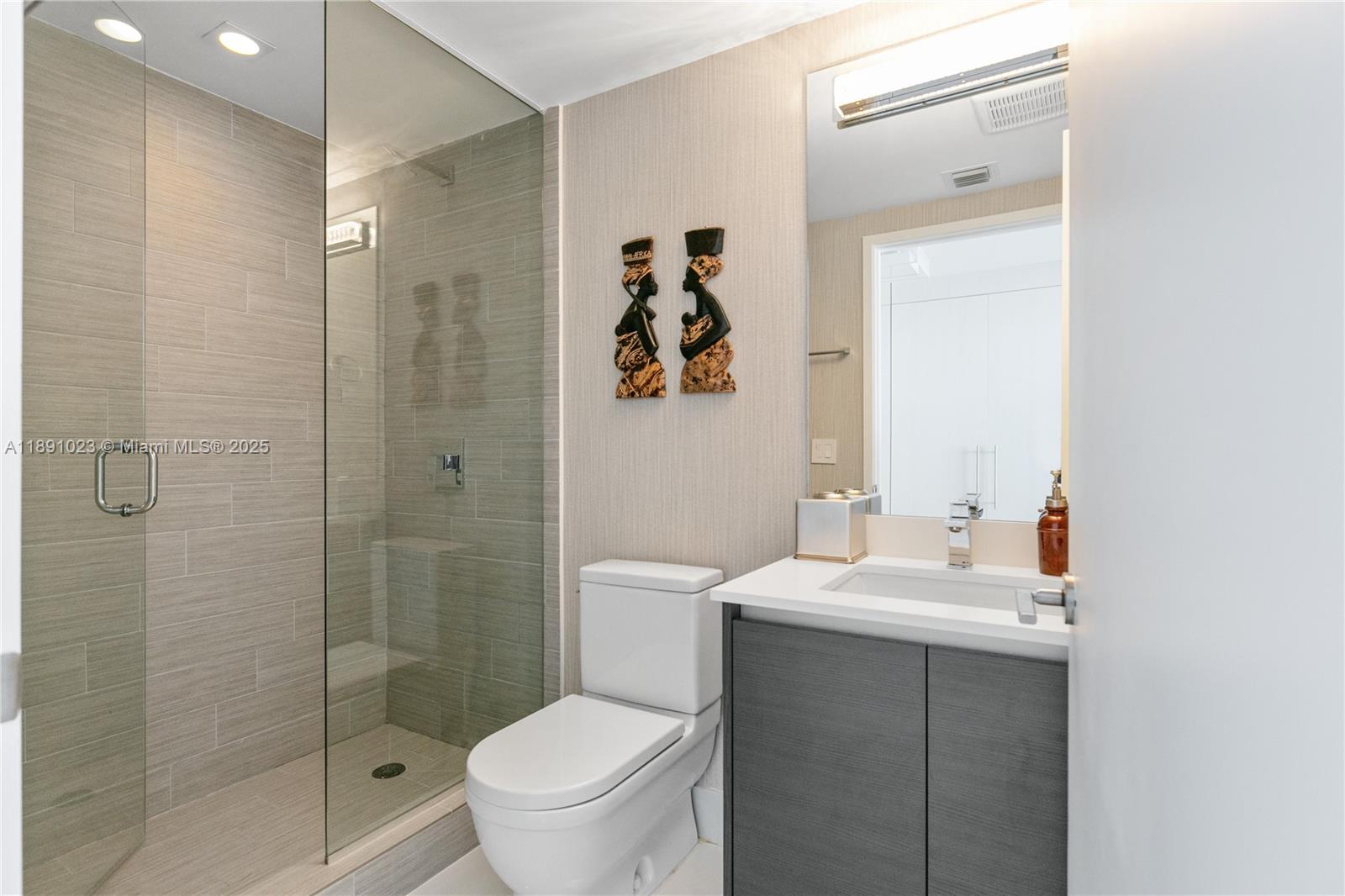 PARQUE TOWERS CONDO - Residential Lease