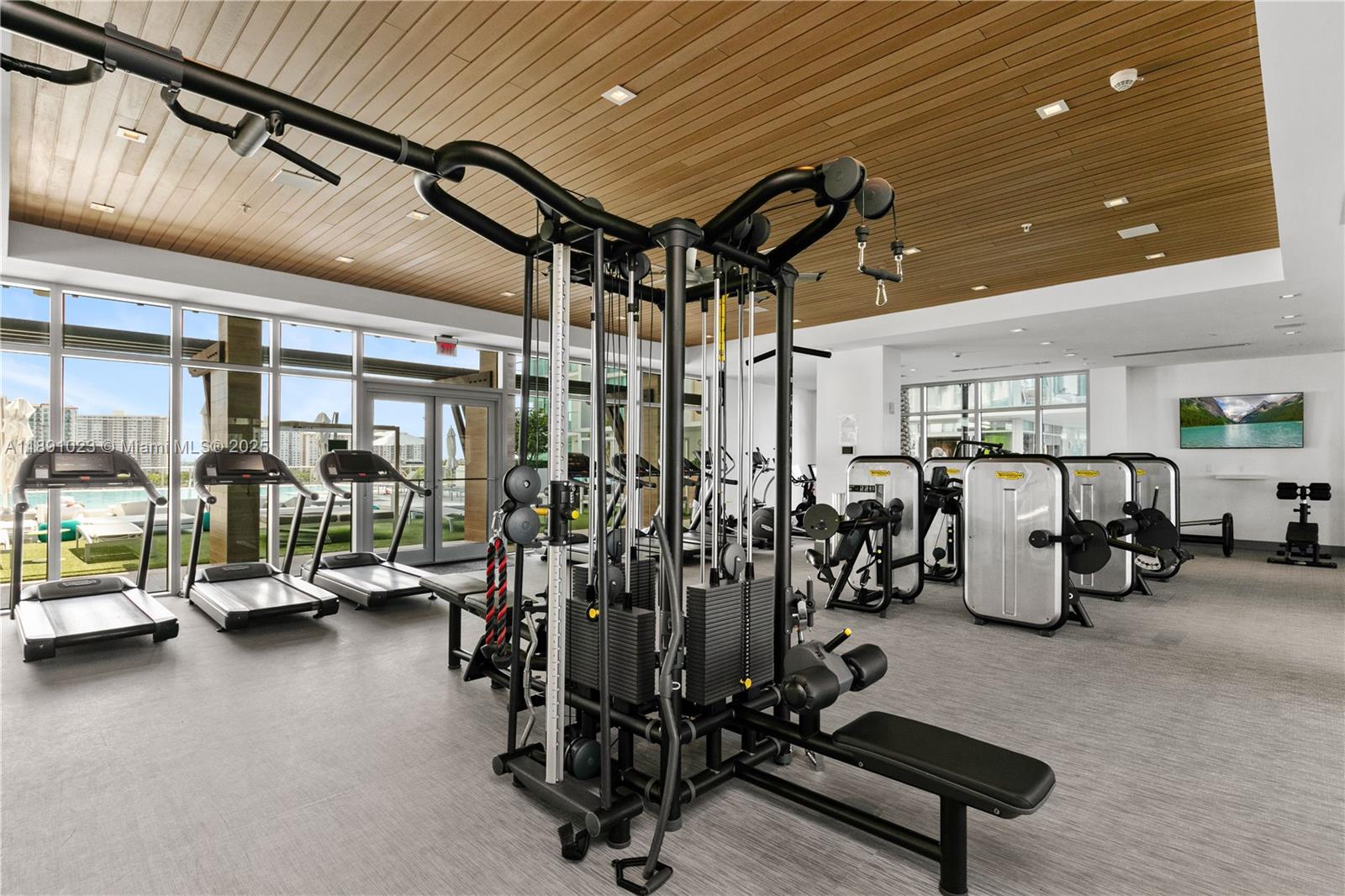 PARQUE TOWERS CONDO - Residential Lease