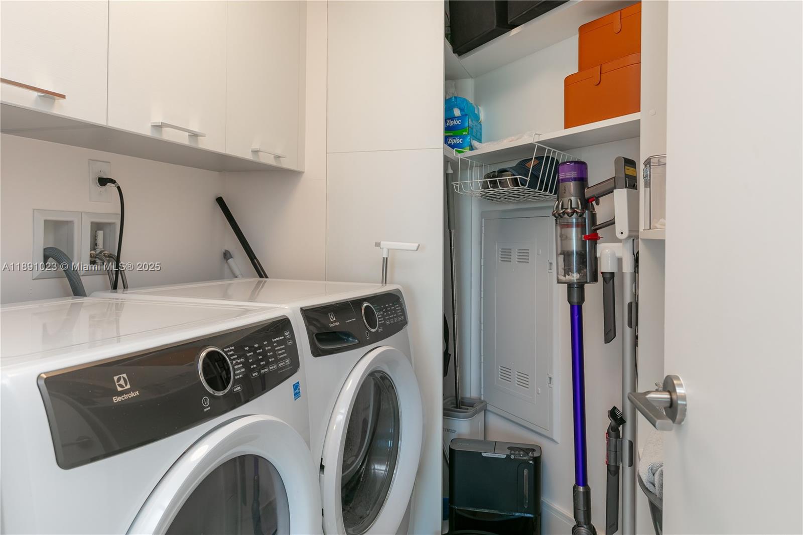 PARQUE TOWERS CONDO - Residential Lease