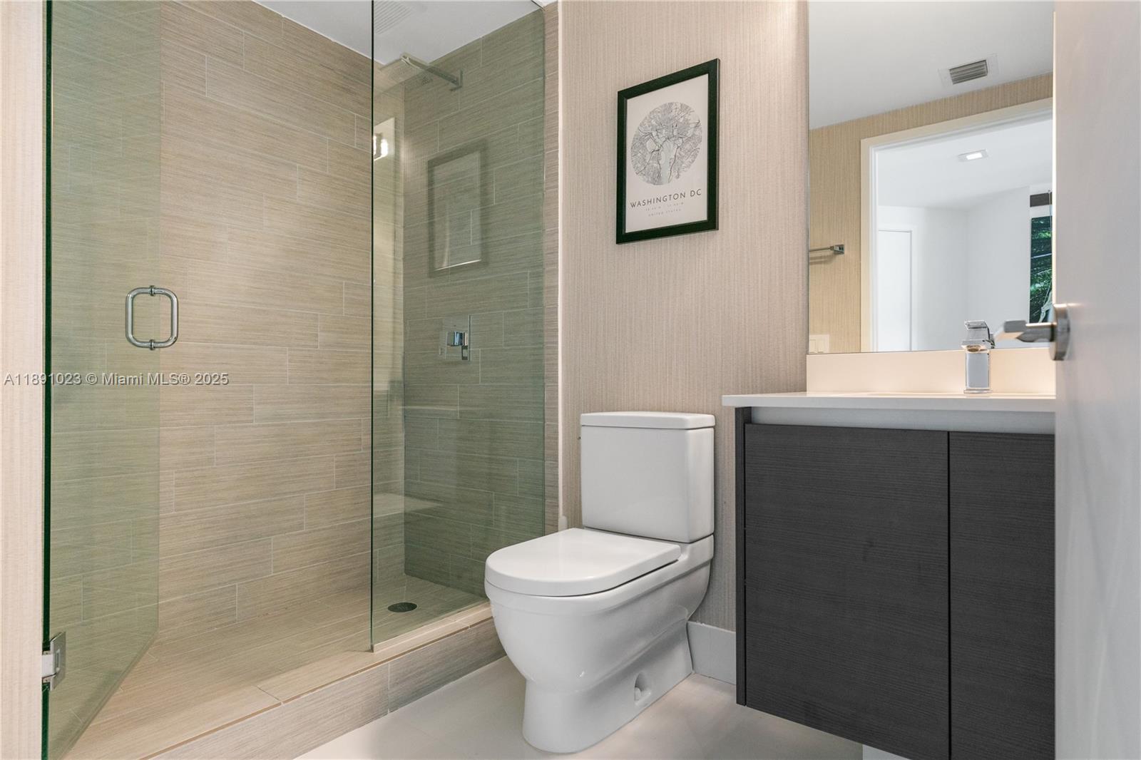 PARQUE TOWERS CONDO - Residential Lease