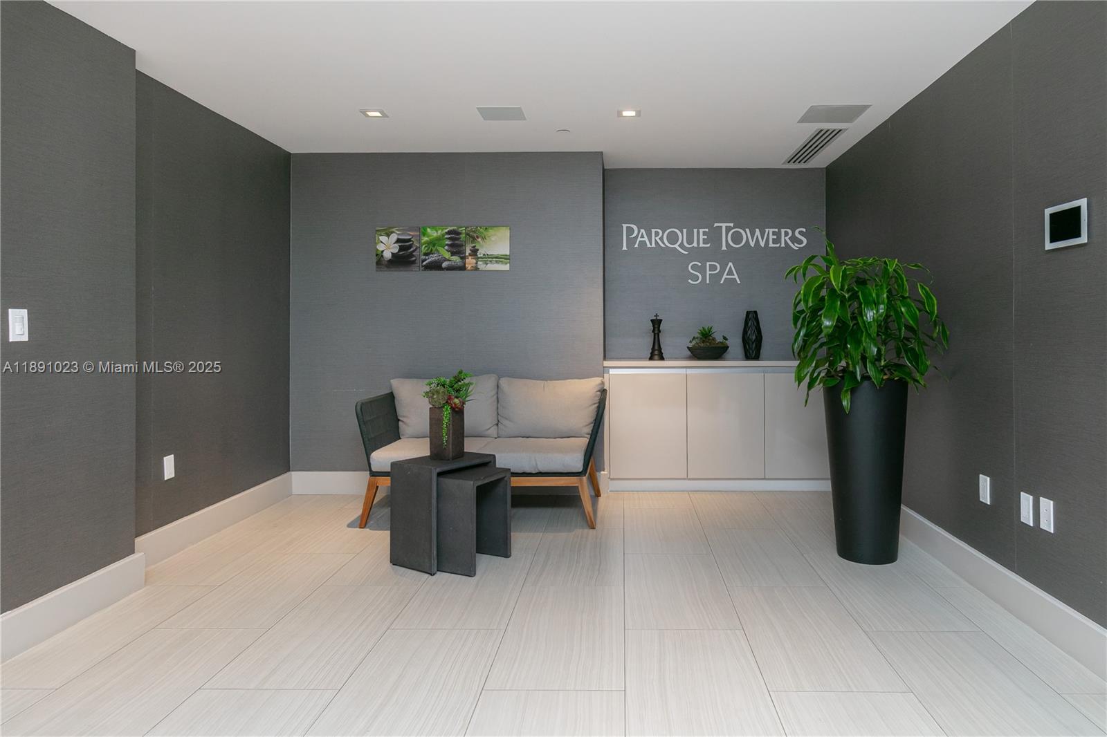 PARQUE TOWERS CONDO - Residential Lease