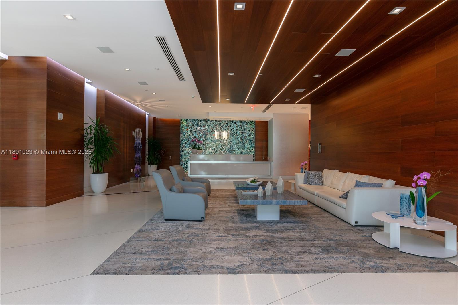 PARQUE TOWERS CONDO - Residential Lease