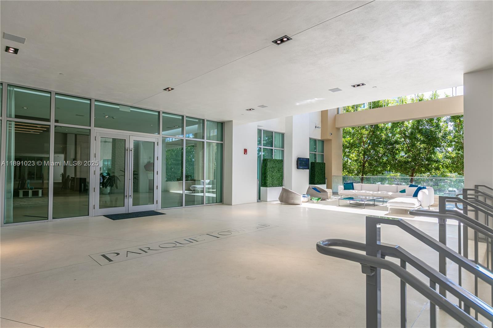 PARQUE TOWERS CONDO - Residential Lease