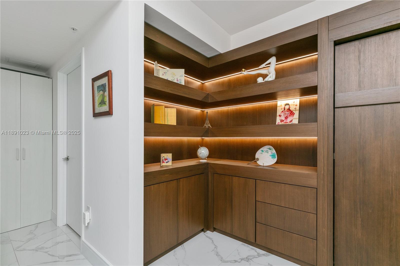 PARQUE TOWERS CONDO - Residential Lease