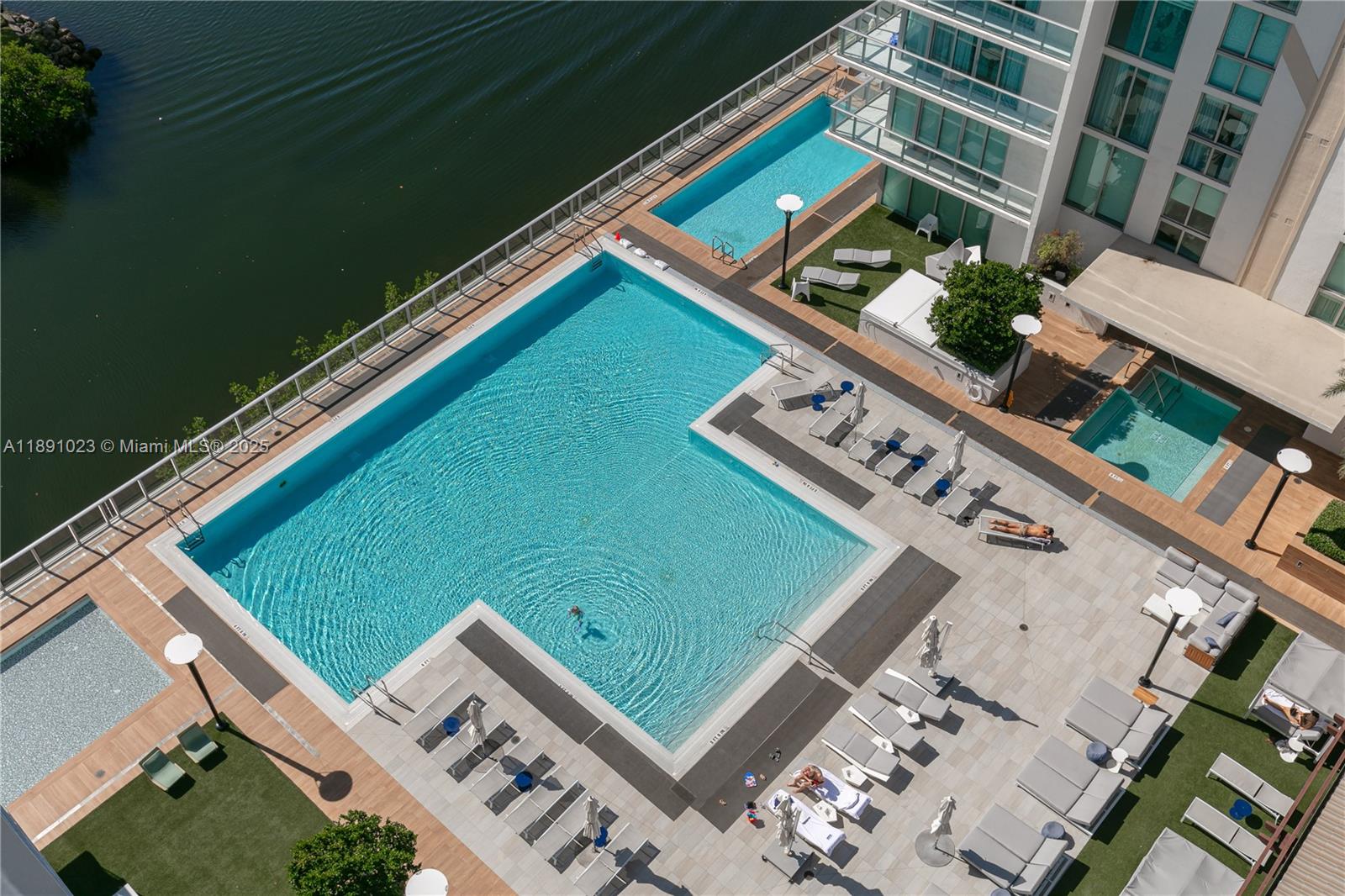 PARQUE TOWERS CONDO - Residential Lease